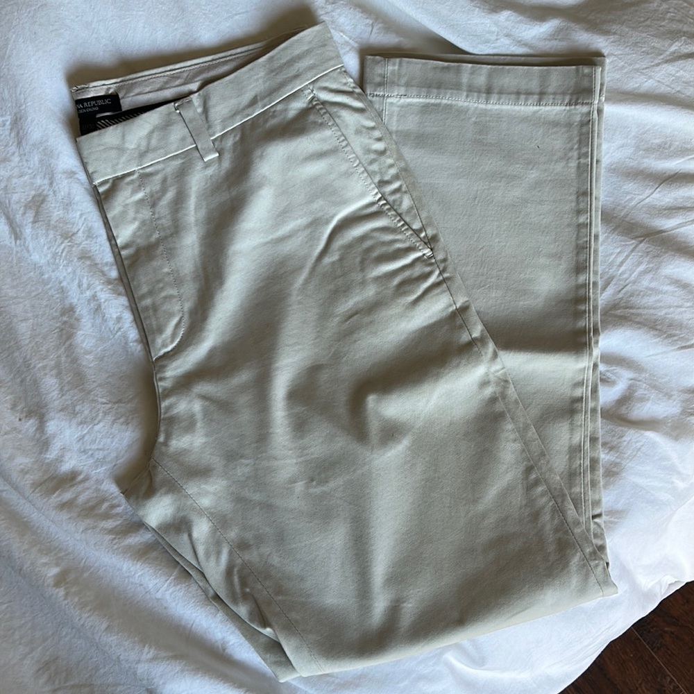 Banana Republic Khaki pants, men’s size 33x30